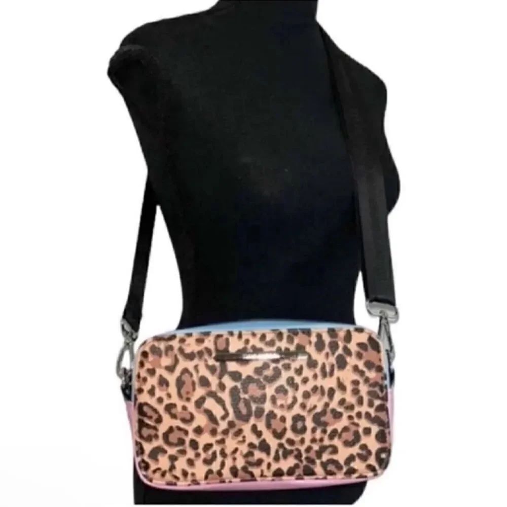 Steve Madden Color-block Pink & Brown
Crossbody Bag